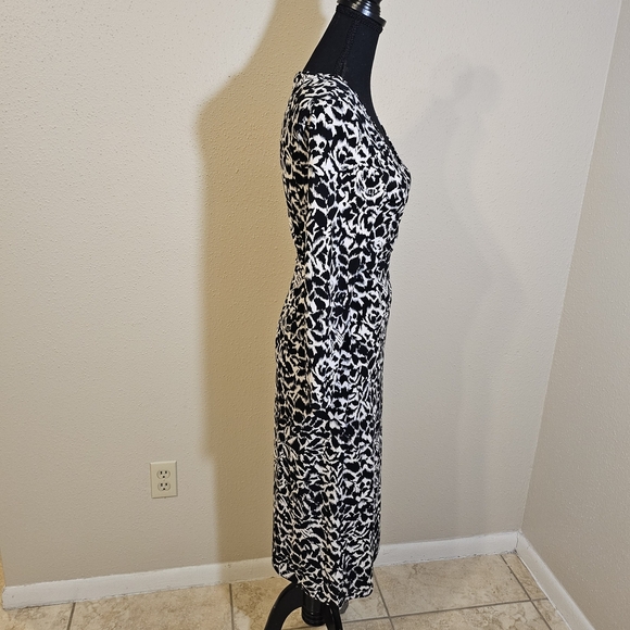 Elegant Black and White Floral Dress - Picture 4 of 8